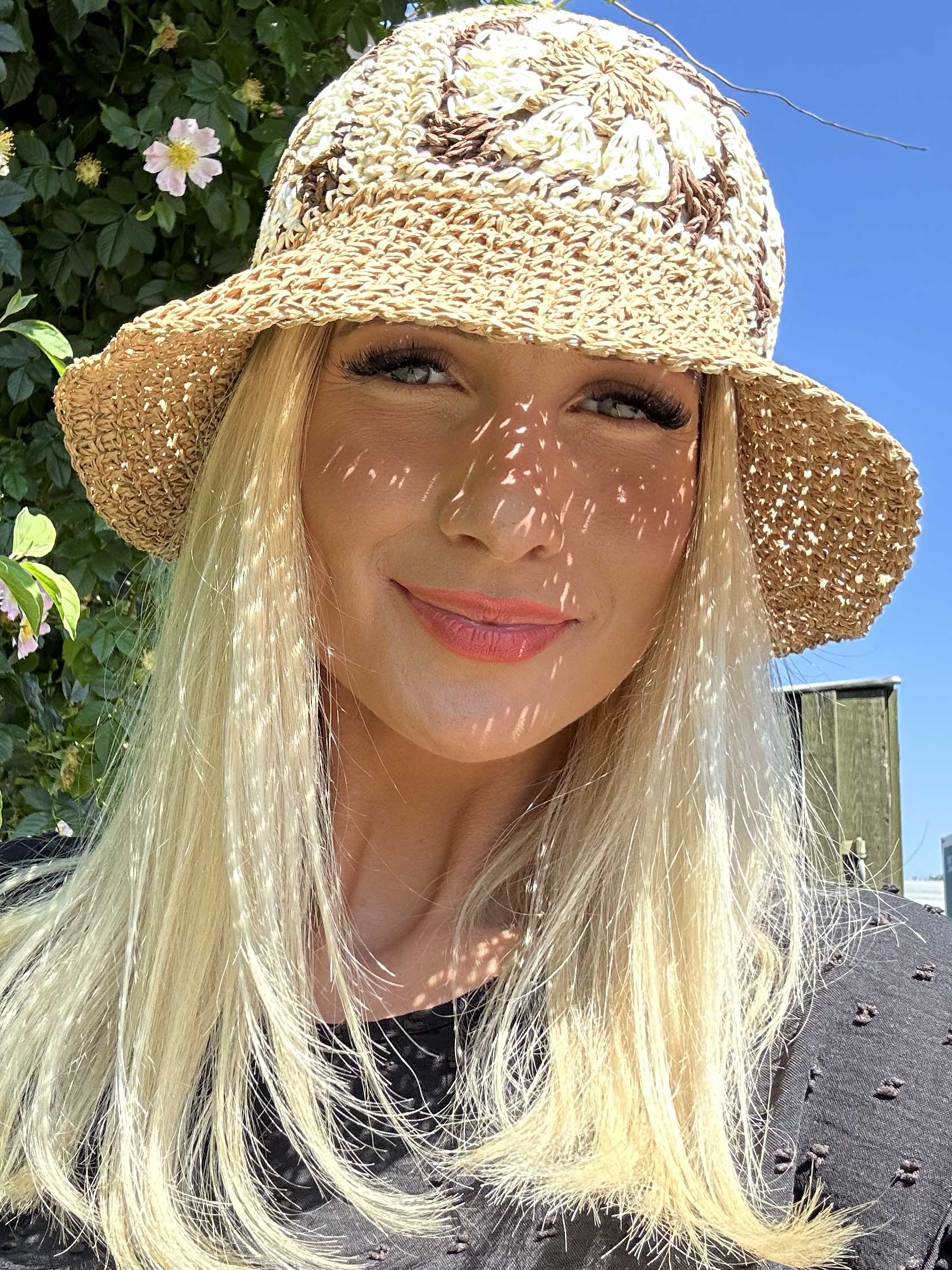 Sol - Sød sommerhat med blomstermotiver